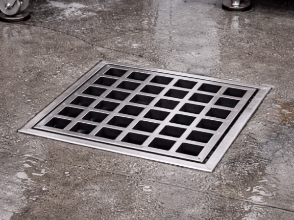 Sifon inox 300×300mm pentru spații industriale – grătar rezistent la sarcini grele, EN 1253 clasa C